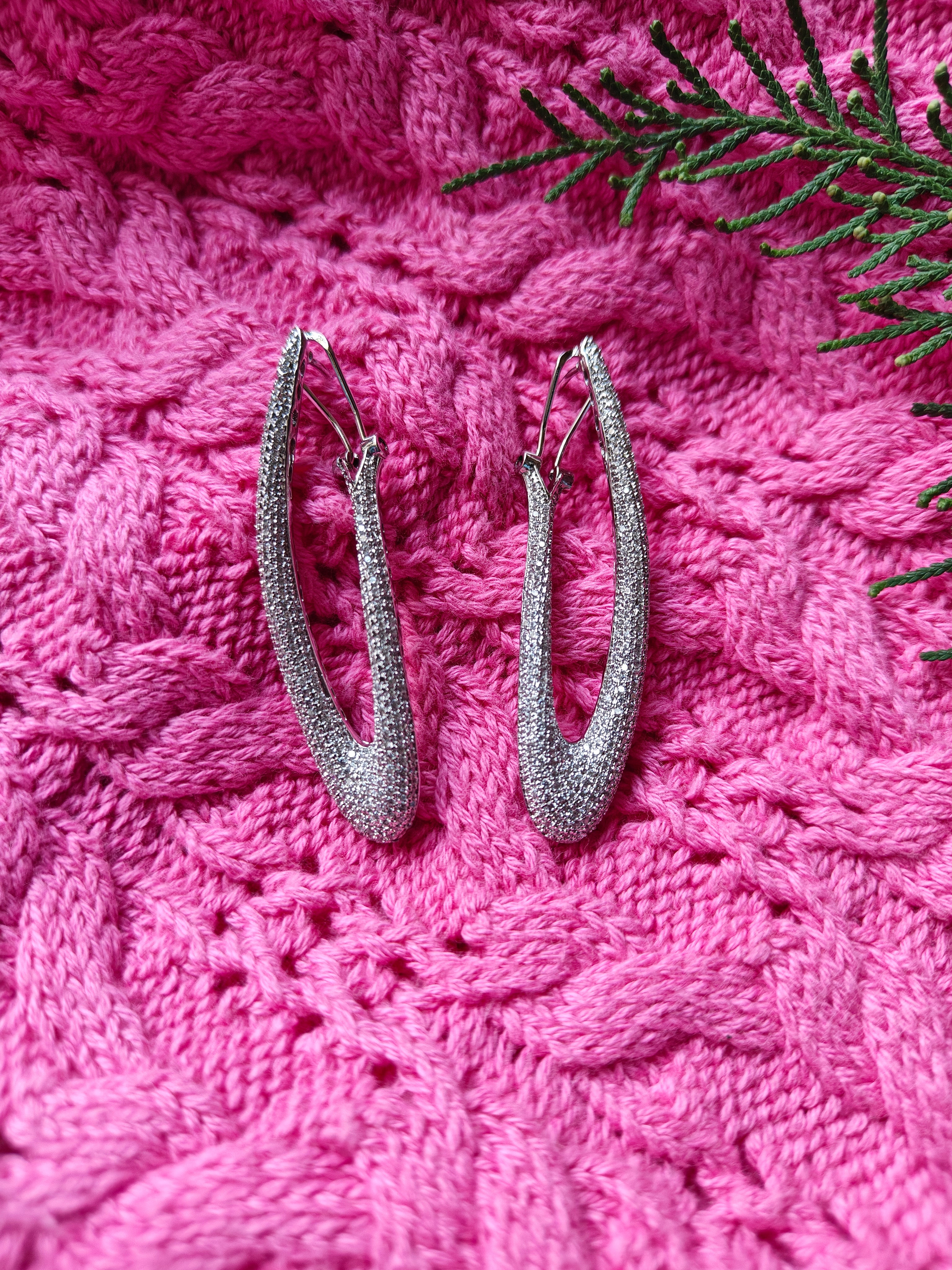 Luna Curve Pavé Hoops