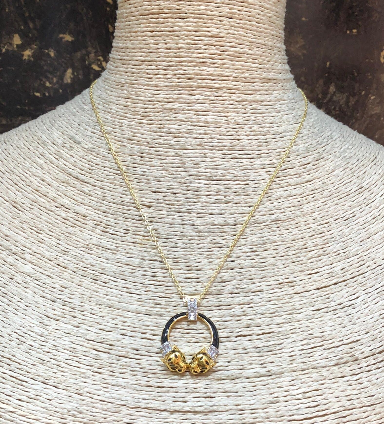 Twin Panther Circle Pendant Necklace – Gold Finish