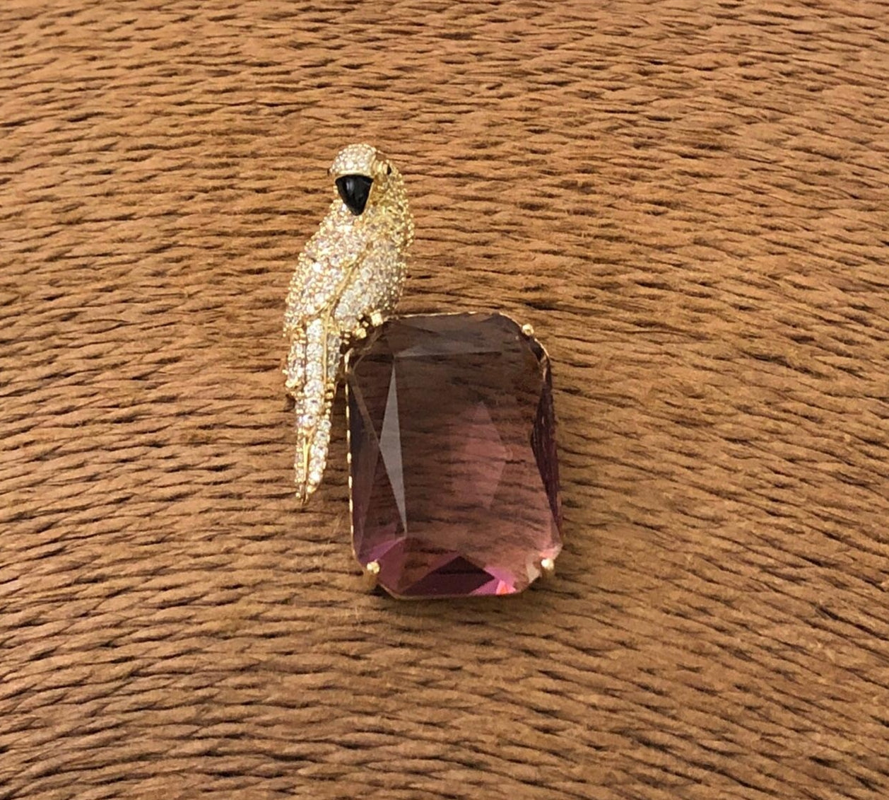 Crystal Bird Brooch with Stone Accent – Gold Polish