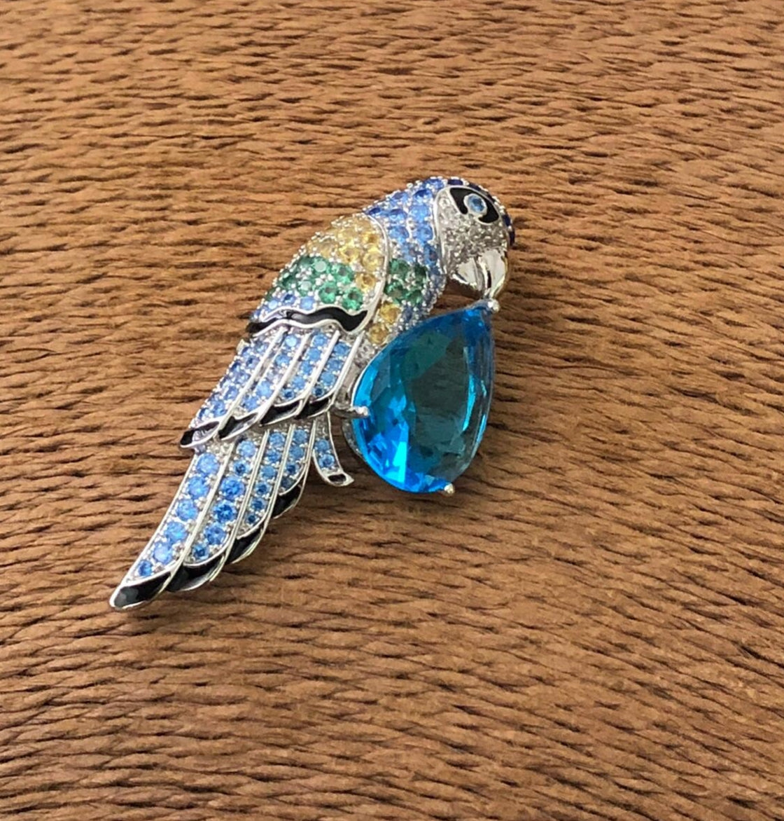 Parrot Brooch with Blue Stone – Rhodium Finish