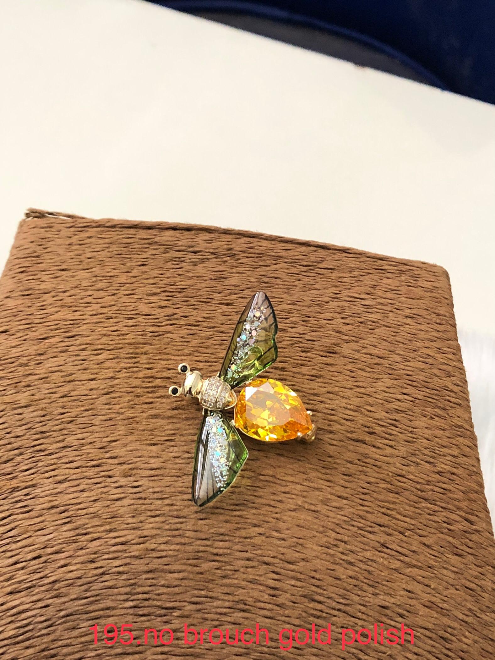 Bee Brooch with Faceted Stone – Gold Polish
